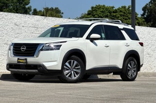 2022 Nissan Pathfinder SL