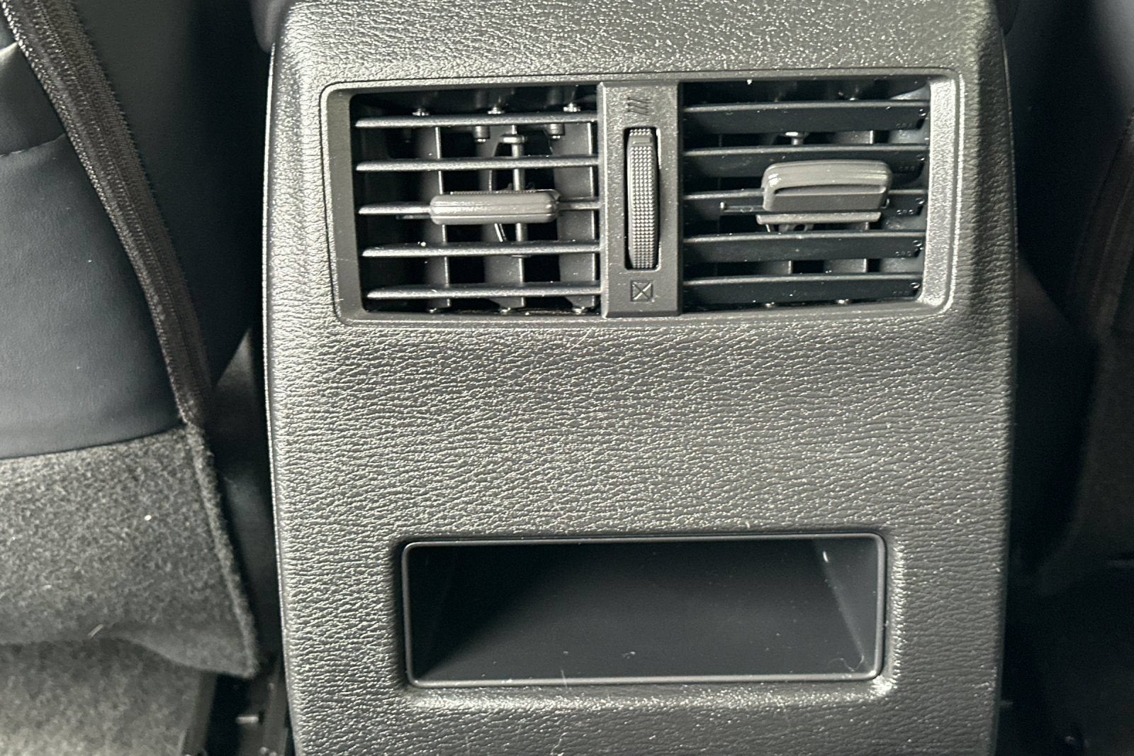 2023 Mitsubishi Outlander PHEV SE