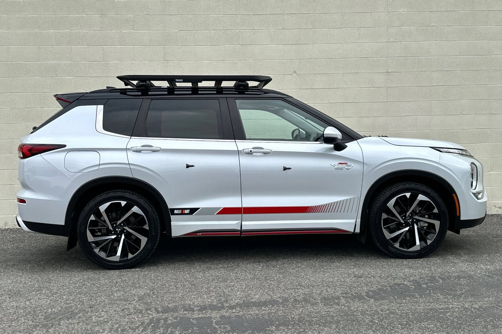 2023 Mitsubishi Outlander PHEV SE