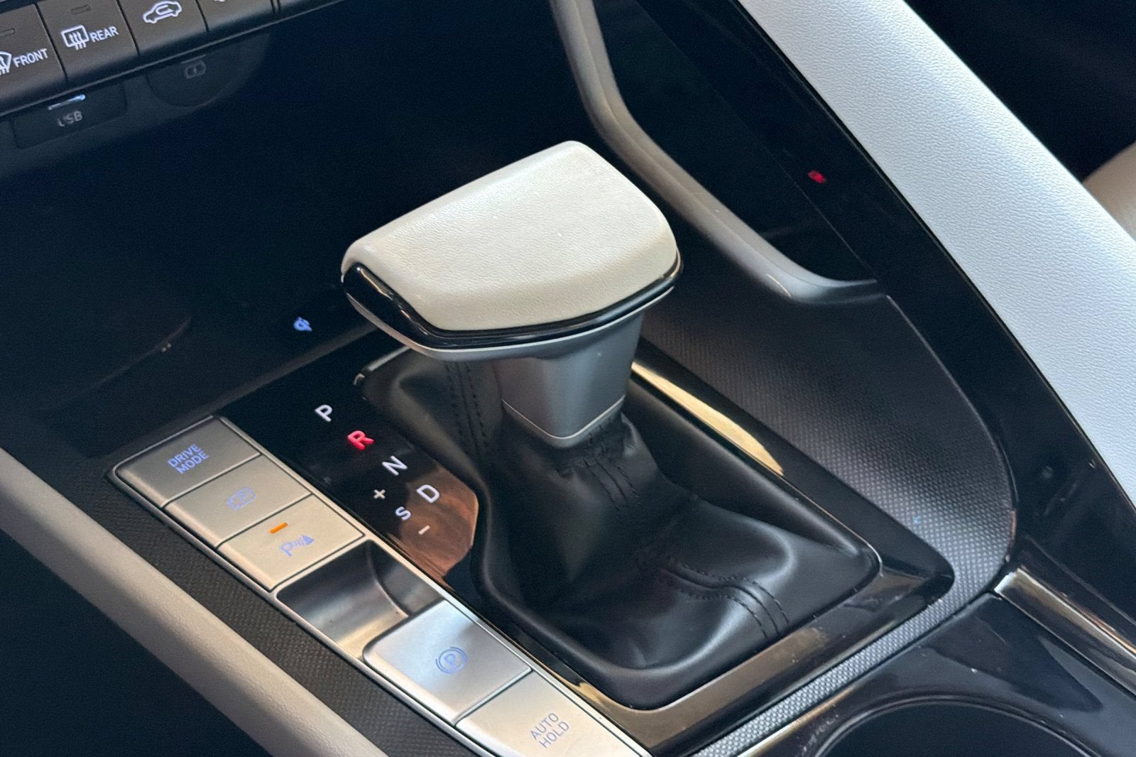2024 Hyundai Elantra Hybrid Limited