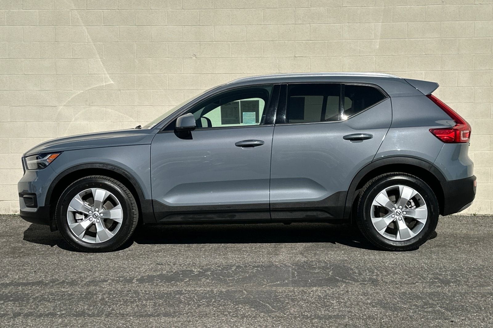 2021 Volvo XC40 Momentum