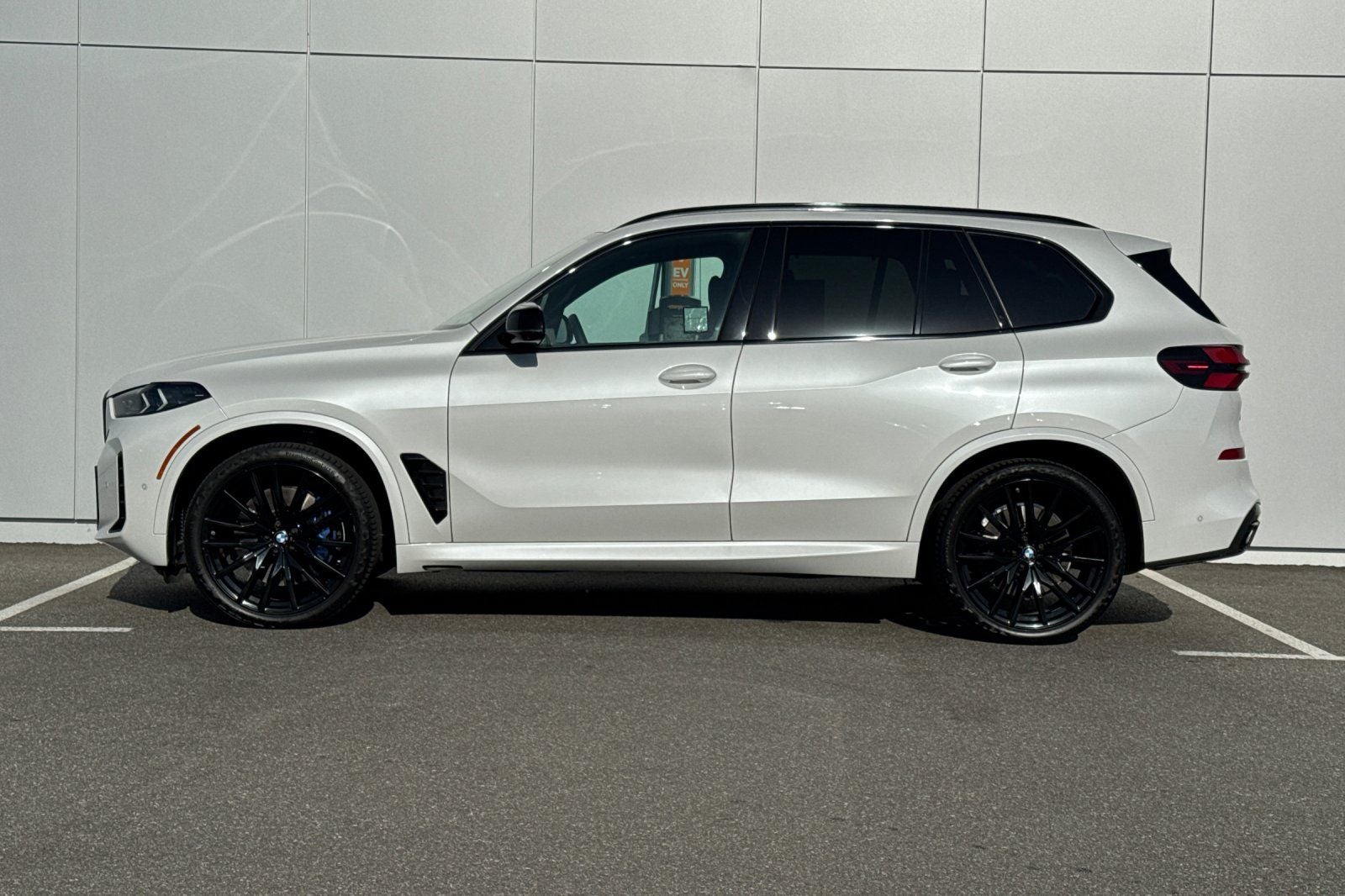 2024 BMW X5 M60i