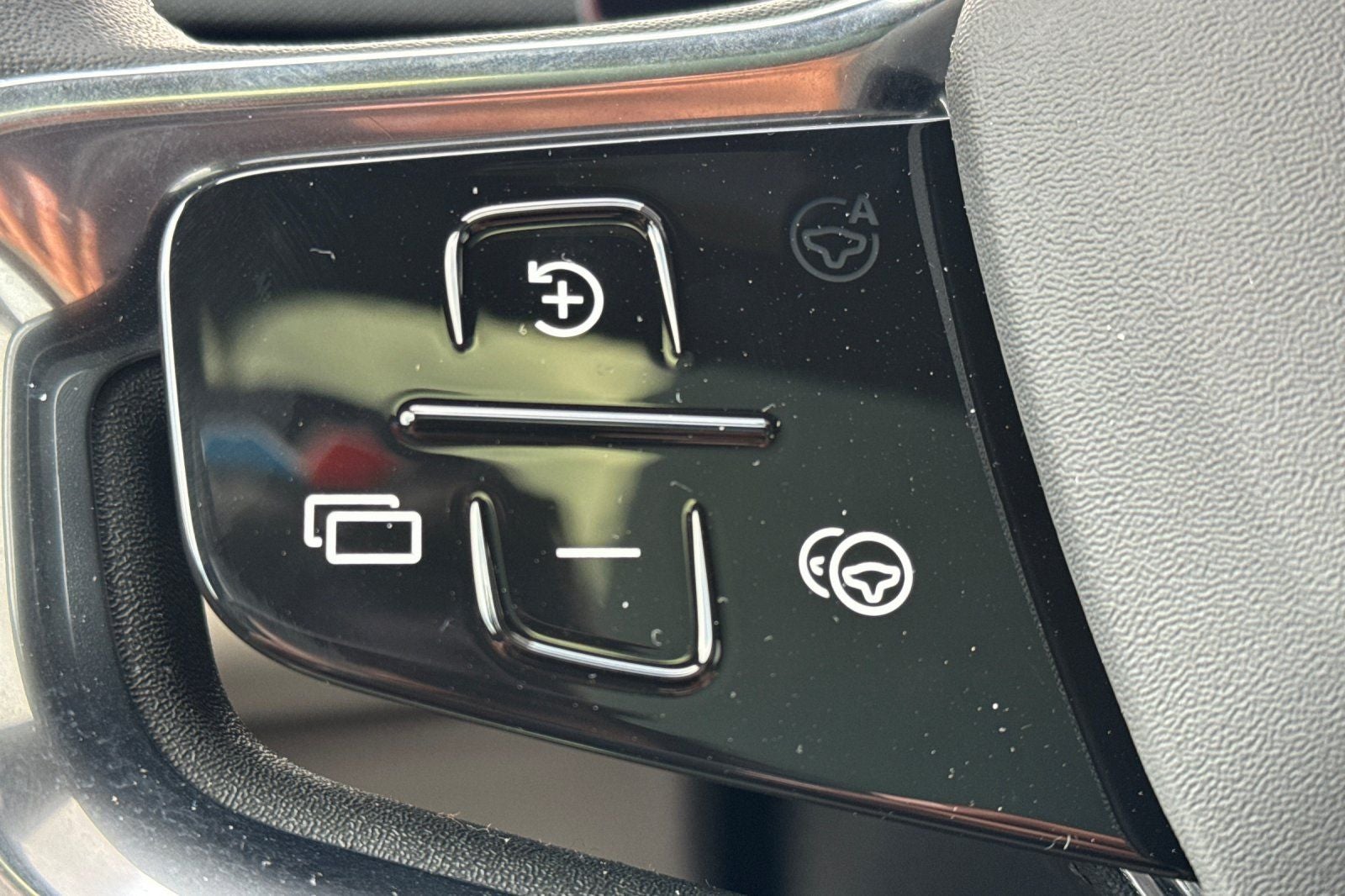 2026 Volvo EX90 Plus