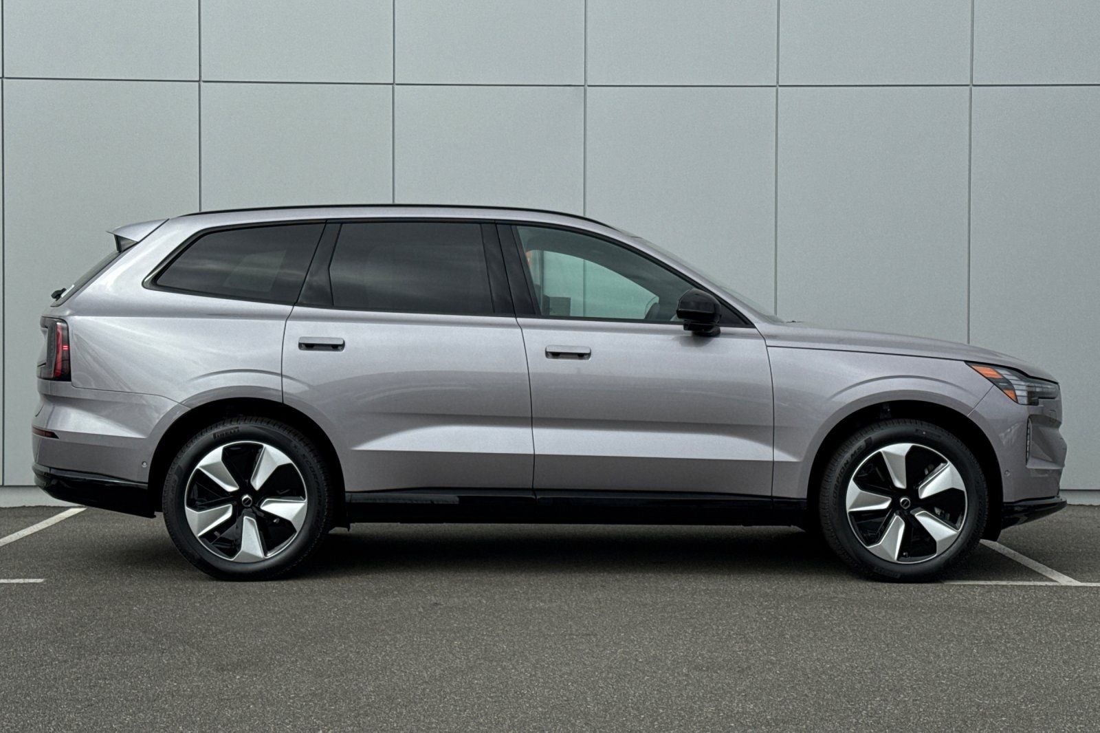 2026 Volvo EX90 Plus