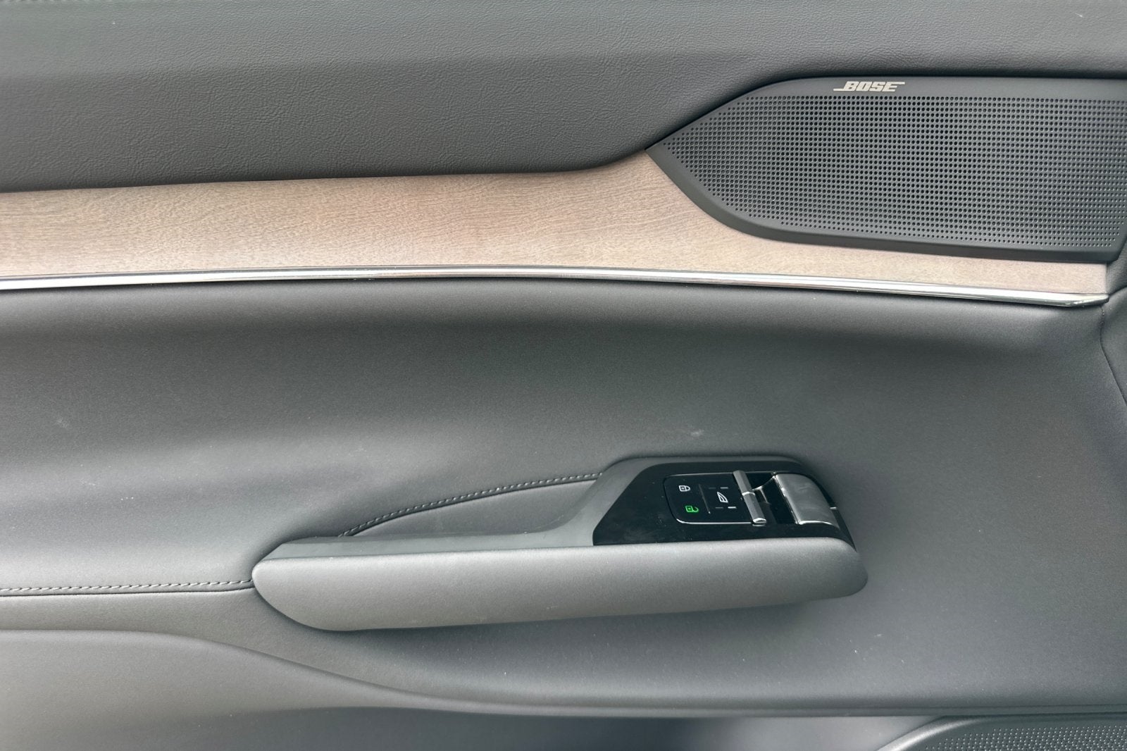 2025 Volvo EX90 Twin Motor Performance Plus 6-Seater