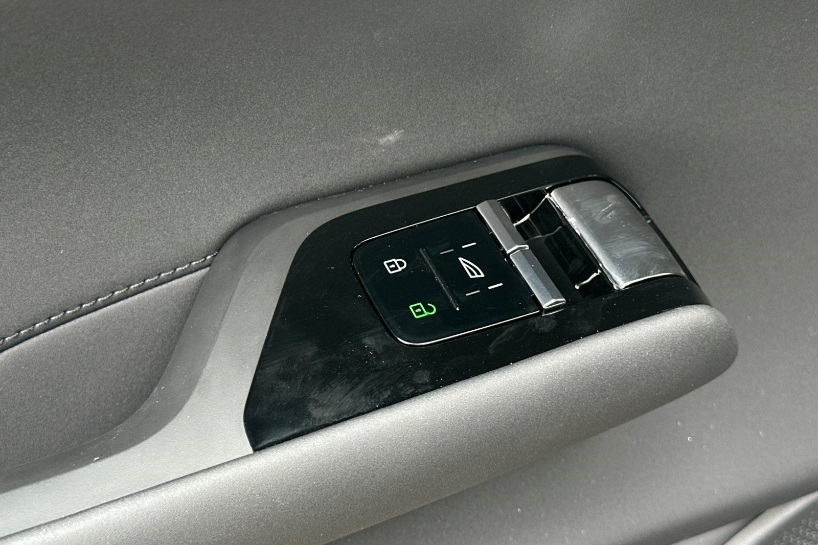 2025 Volvo EX90 Twin Motor Performance Plus 6-Seater