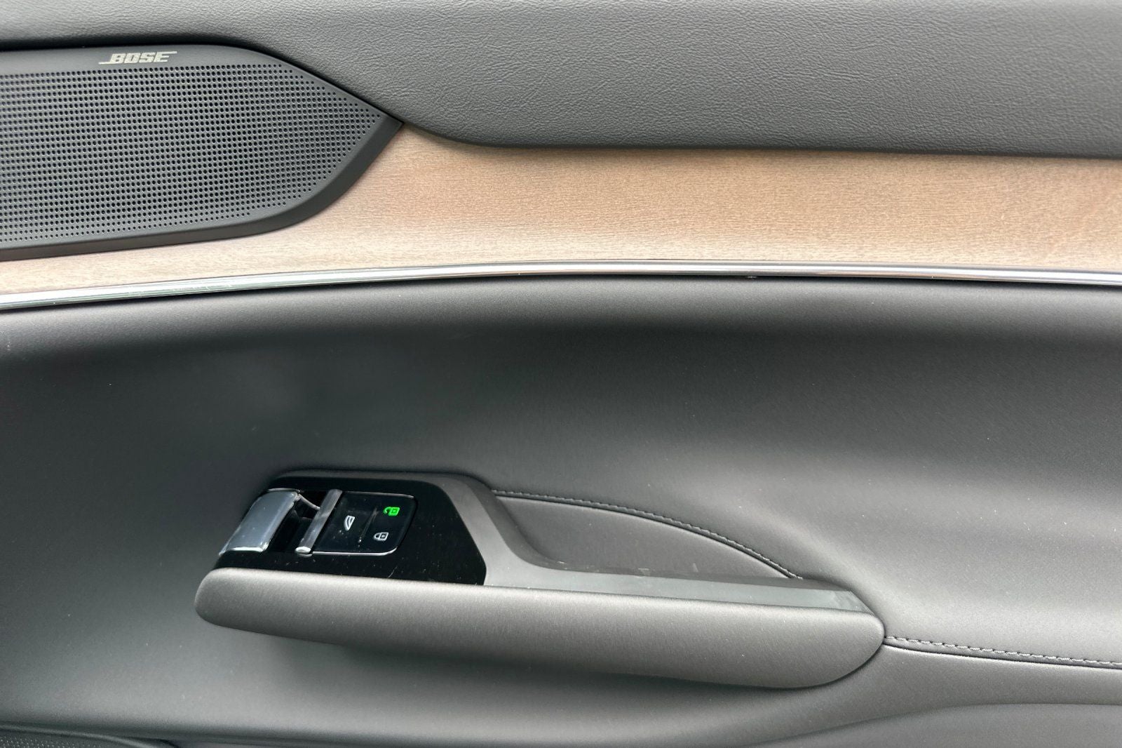 2025 Volvo EX90 Twin Motor Performance Plus 6-Seater