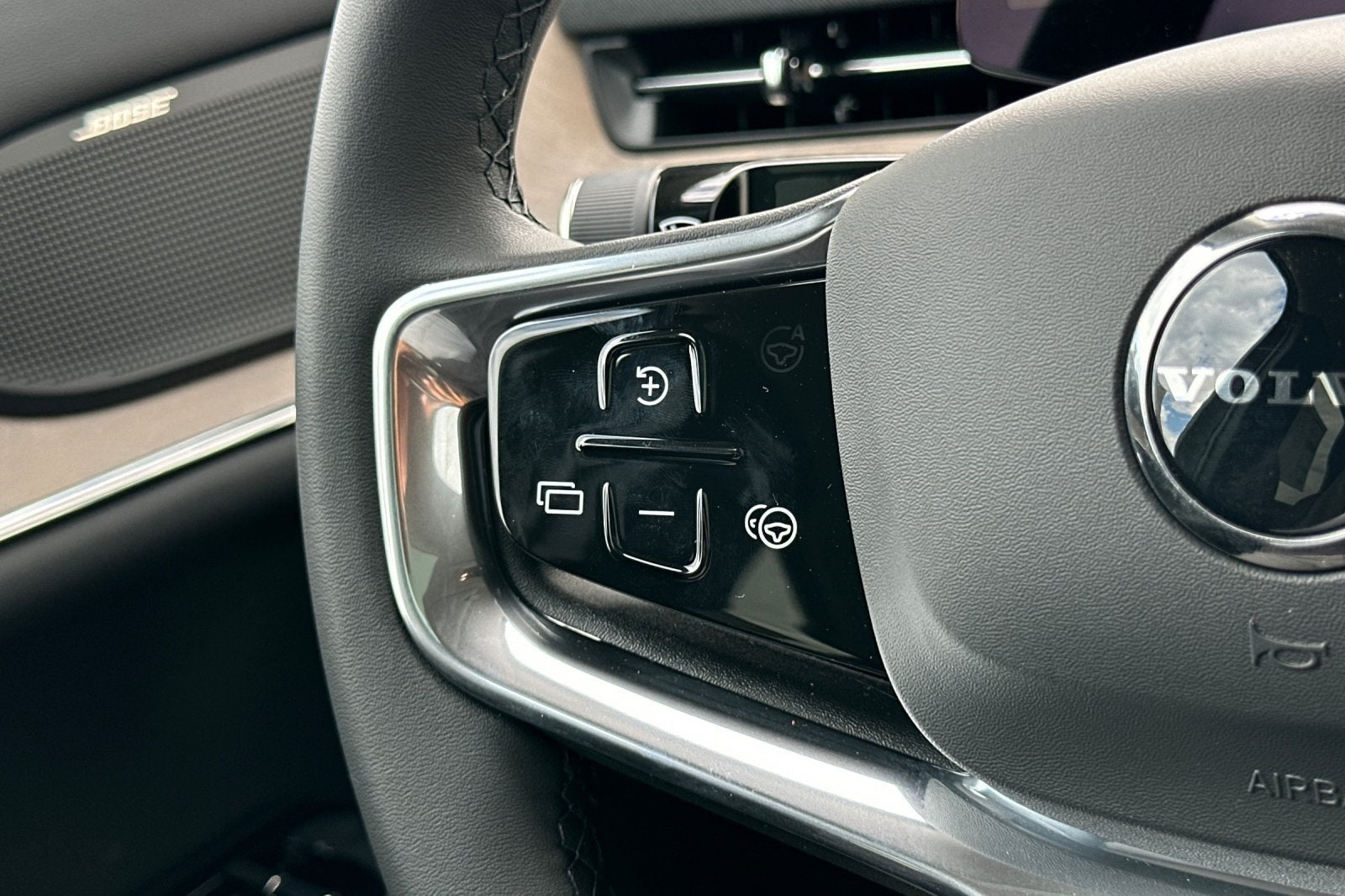 2025 Volvo EX90 Twin Motor Performance Plus 6-Seater