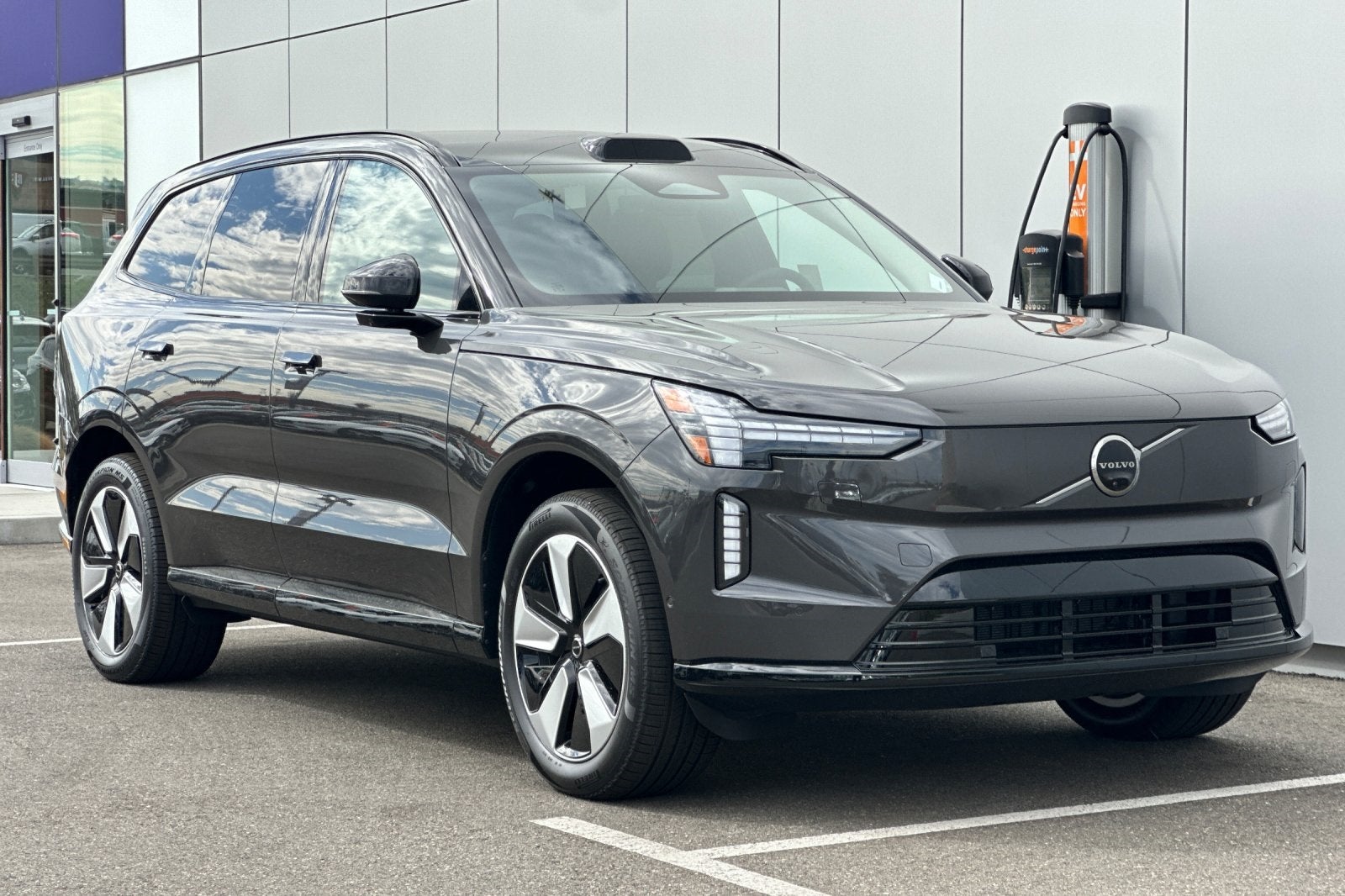 2025 Volvo EX90 Twin Motor Performance Plus 6-Seater