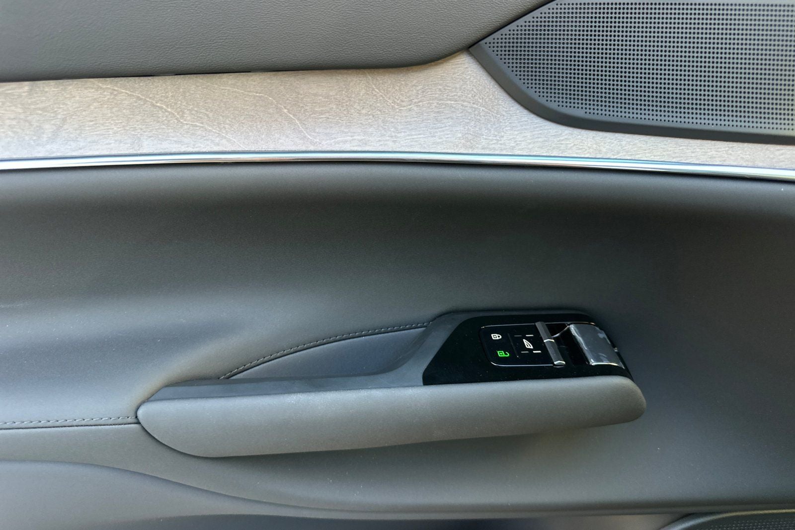 2025 Volvo EX90 Twin Motor Performance Ultra 6-Seater