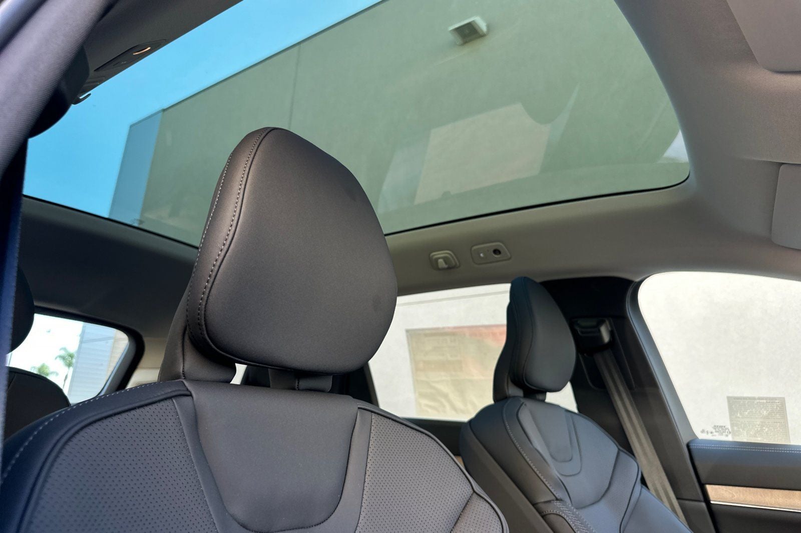 2025 Volvo EX90 Twin Motor Performance Ultra 6-Seater