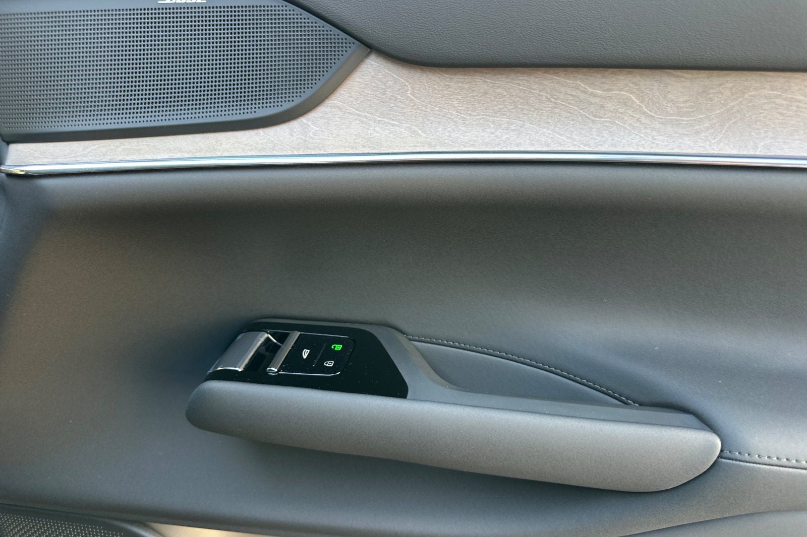 2025 Volvo EX90 Twin Motor Performance Ultra 6-Seater