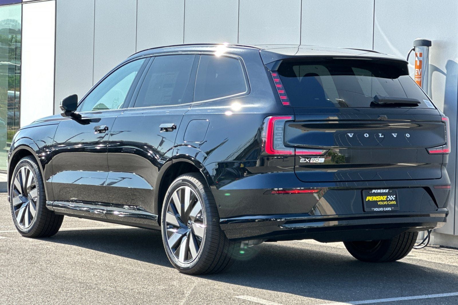 2025 Volvo EX90 Twin Motor Performance Ultra 6-Seater