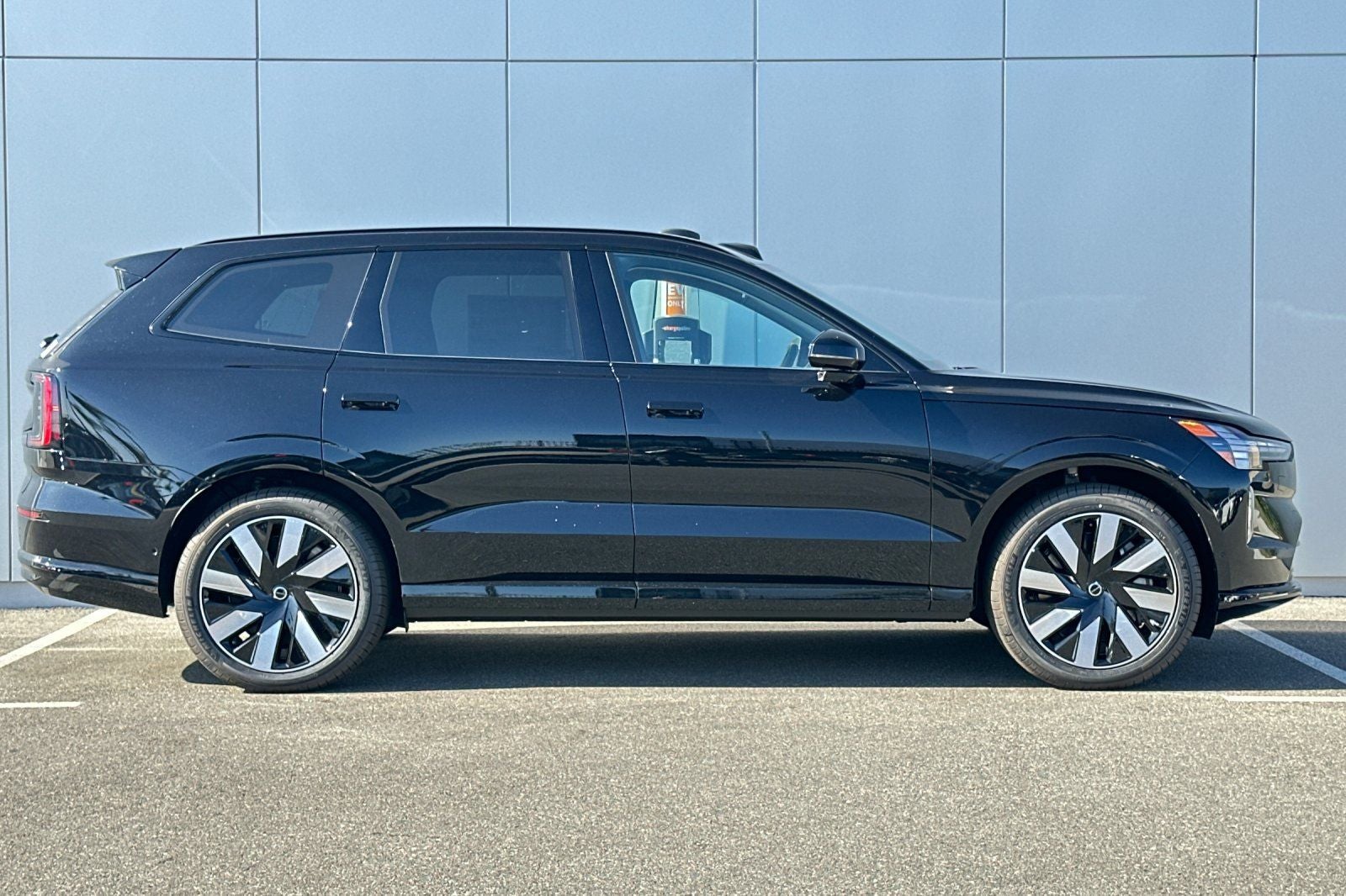 2025 Volvo EX90 Twin Motor Performance Ultra 6-Seater