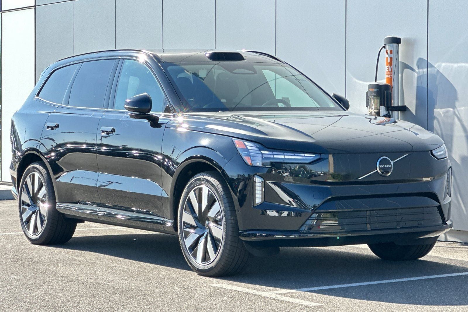 2025 Volvo EX90 Twin Motor Performance Ultra 6-Seater