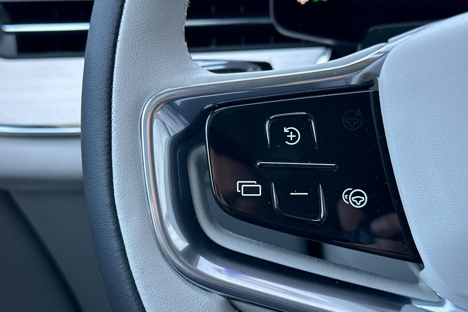 2025 Volvo EX90 Twin Motor Performance Plus 7-Seater