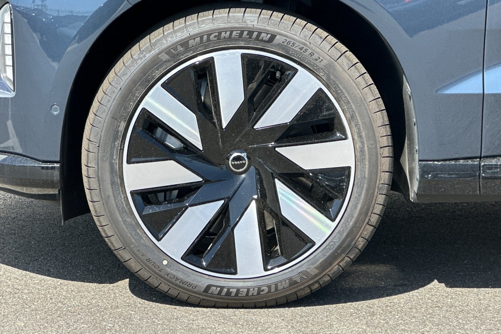 2025 Volvo EX90 Twin Motor Performance Plus 7-Seater