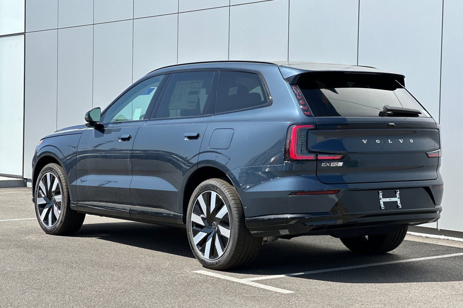 2025 Volvo EX90 Twin Motor Performance Plus 7-Seater