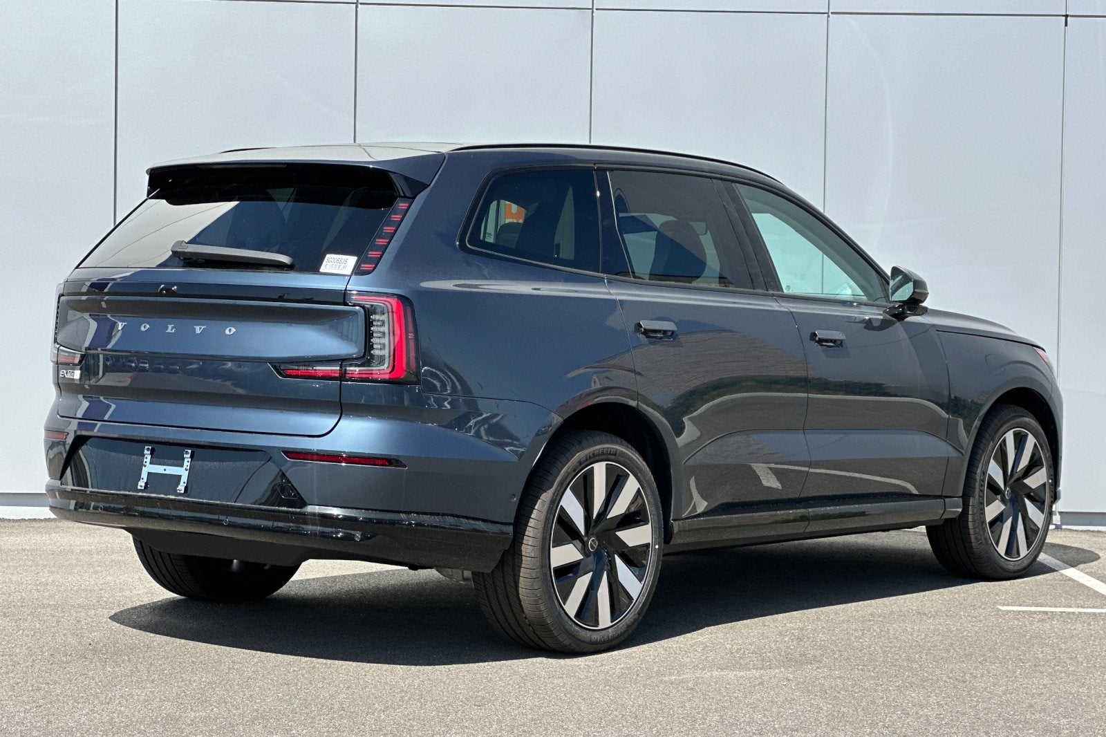 2025 Volvo EX90 Twin Motor Performance Plus 7-Seater