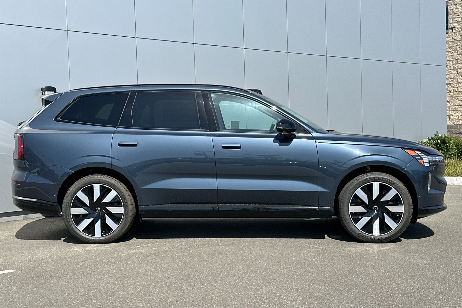 2025 Volvo EX90 Twin Motor Performance Plus 7-Seater