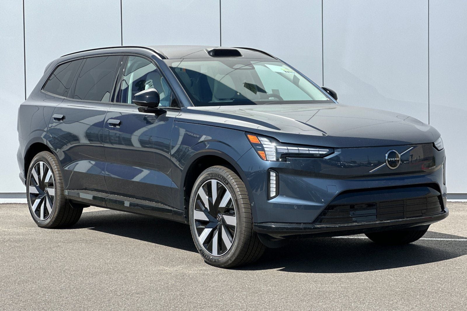 2025 Volvo EX90 Twin Motor Performance Plus 7-Seater