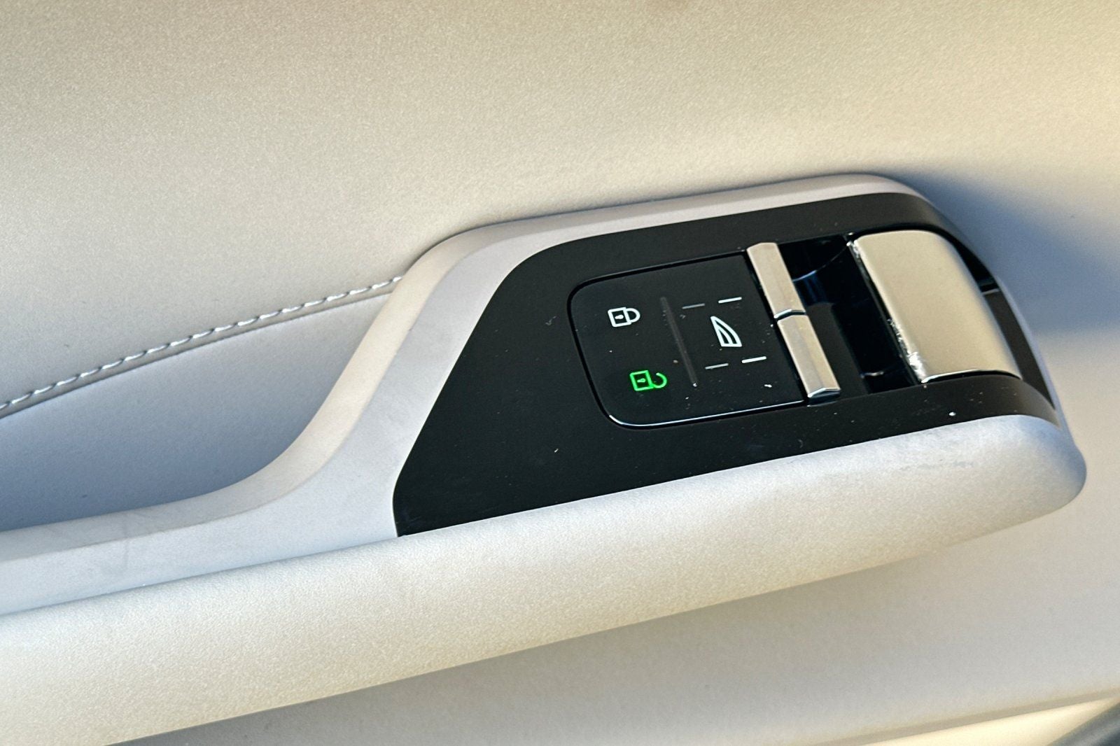 2025 Volvo EX90 Twin Motor Performance Plus 7-Seater