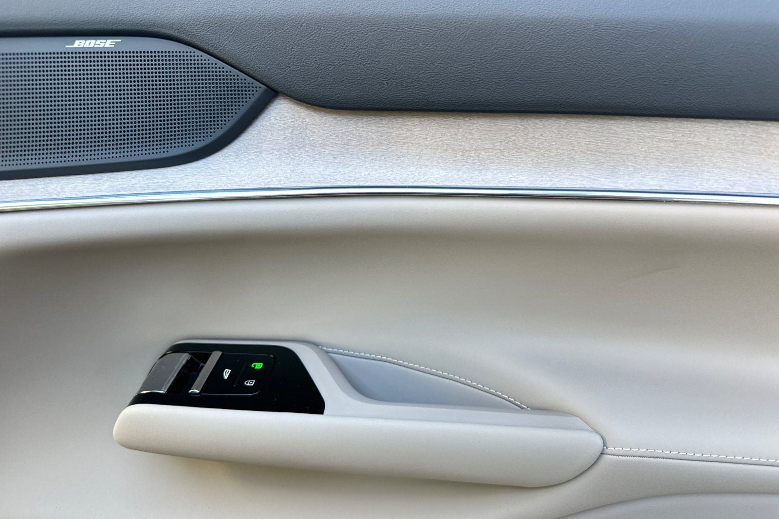 2025 Volvo EX90 Twin Motor Performance Plus 7-Seater