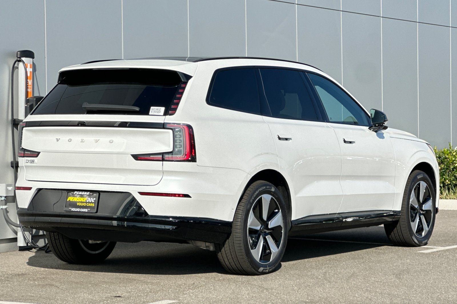2025 Volvo EX90 Twin Motor Performance Plus 7-Seater