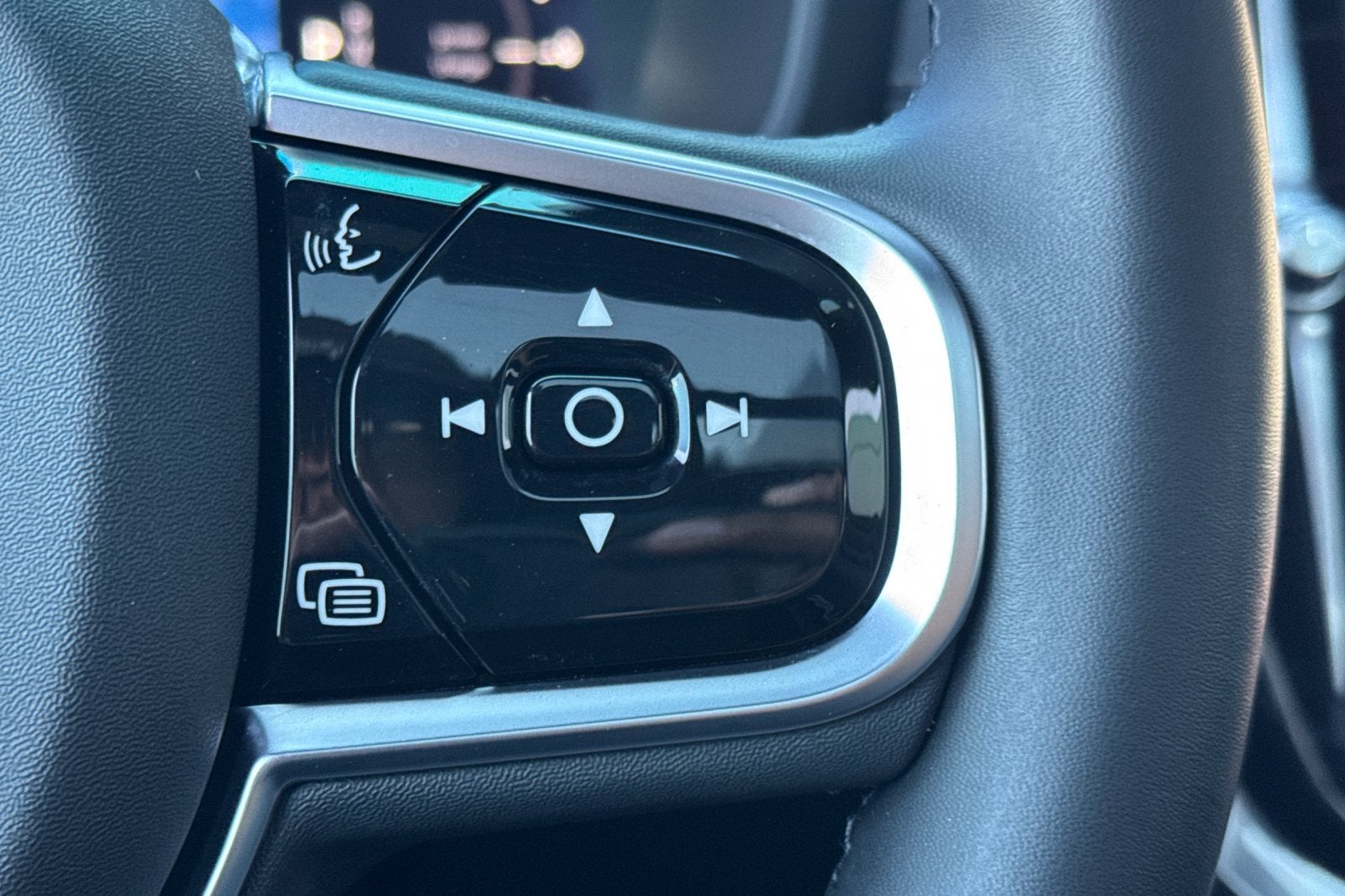 2025 Volvo S60 Plug-In Hybrid T8 Ultra Black Edition