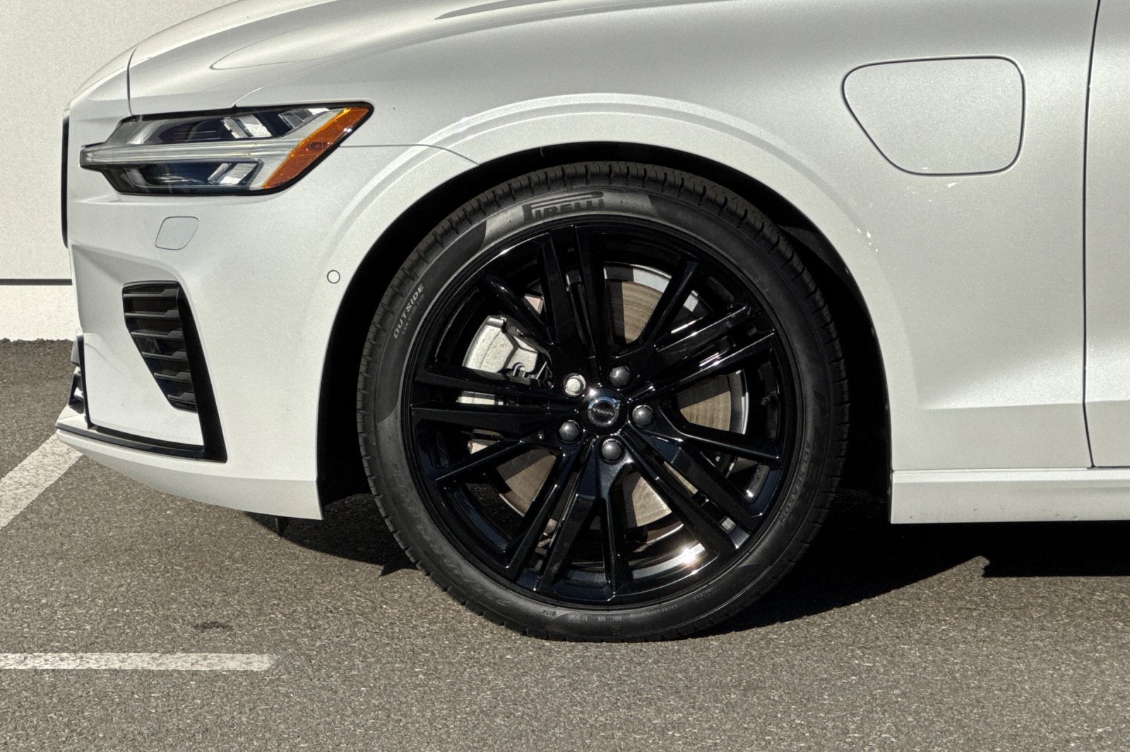 2025 Volvo S60 Plug-In Hybrid T8 Ultra Black Edition