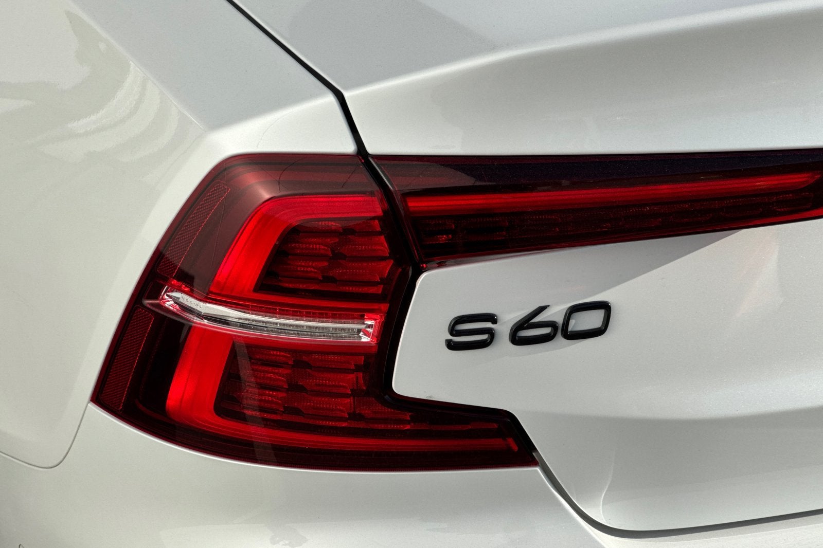 2025 Volvo S60 Plug-In Hybrid T8 Ultra Black Edition