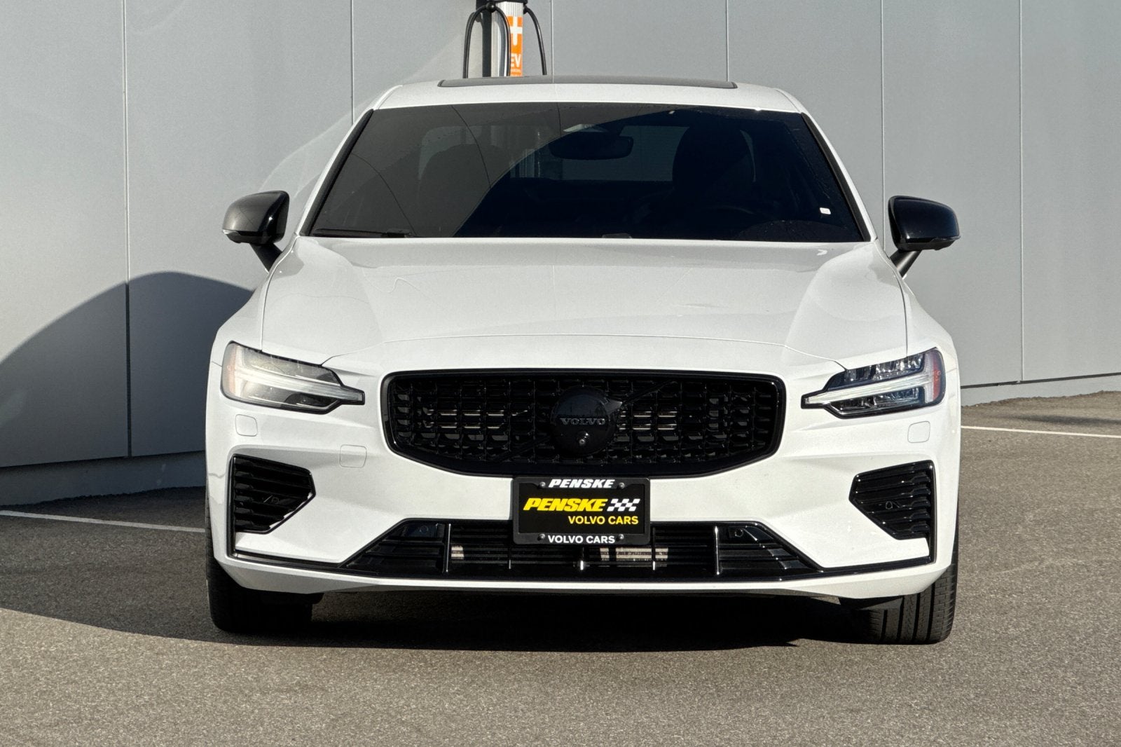 2025 Volvo S60 Plug-In Hybrid T8 Ultra Black Edition