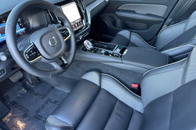 2025 Volvo S60 Plug-In Hybrid T8 Ultra Black Edition