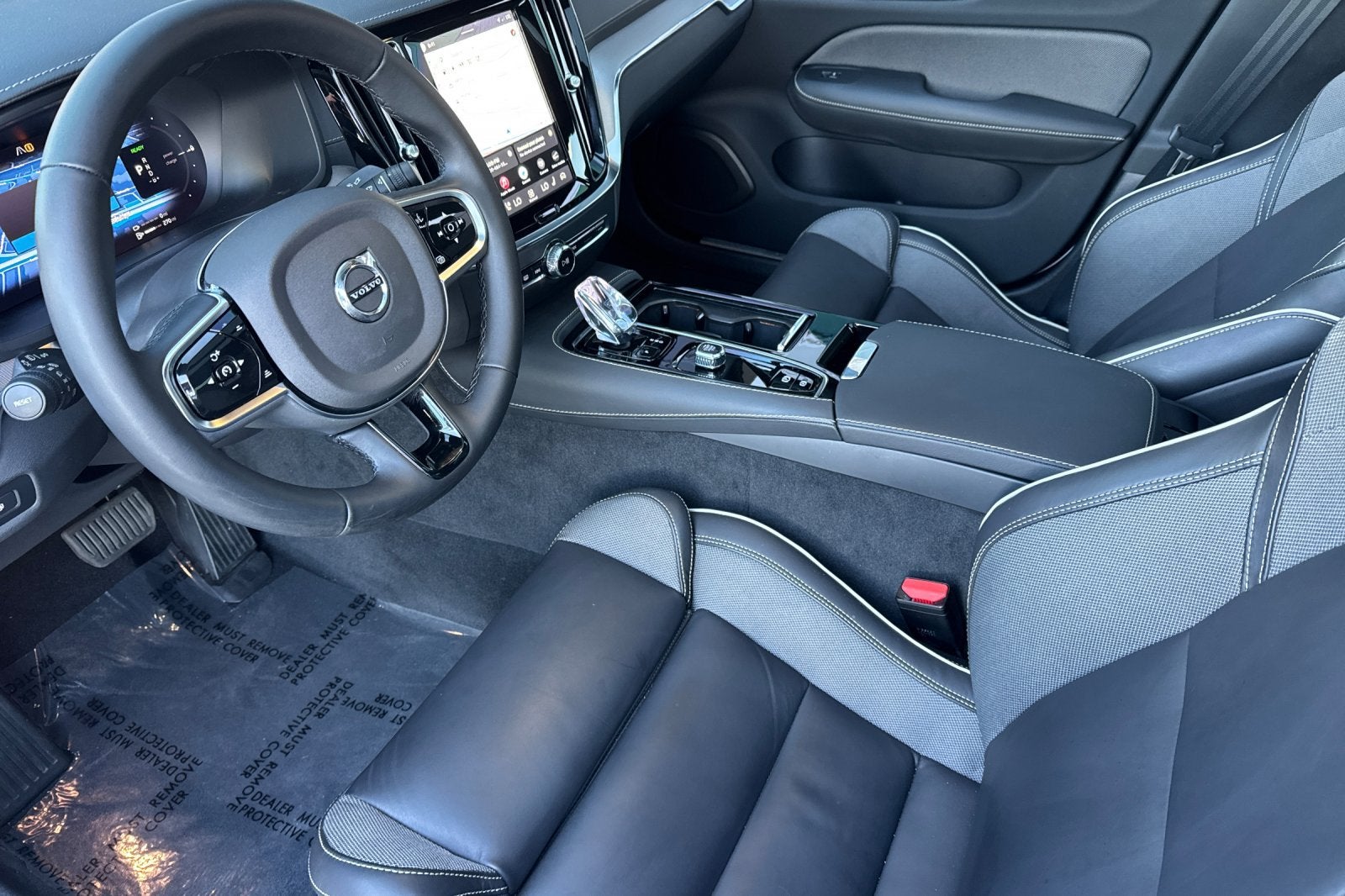 2025 Volvo S60 Plug-In Hybrid T8 Ultra Black Edition