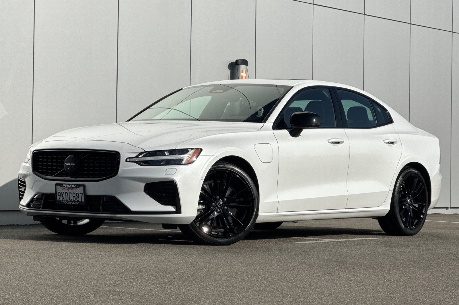 2024 Volvo S60 Recharge Plug-In Hybrid T8 Plus Black Edition