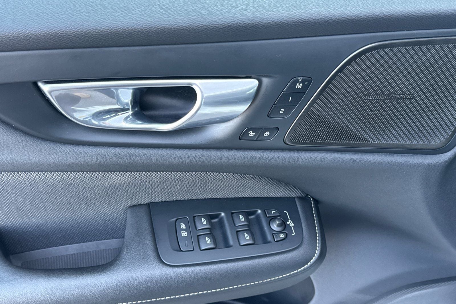 2024 Volvo S60 Recharge Plug-In Hybrid T8 Plus Black Edition