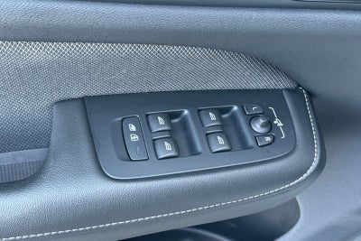 2024 Volvo S60 Recharge Plug-In Hybrid T8 Plus Black Edition