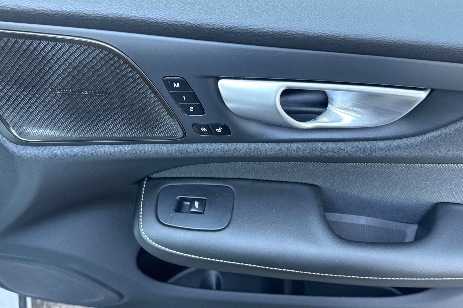 2024 Volvo S60 Recharge Plug-In Hybrid T8 Plus Black Edition