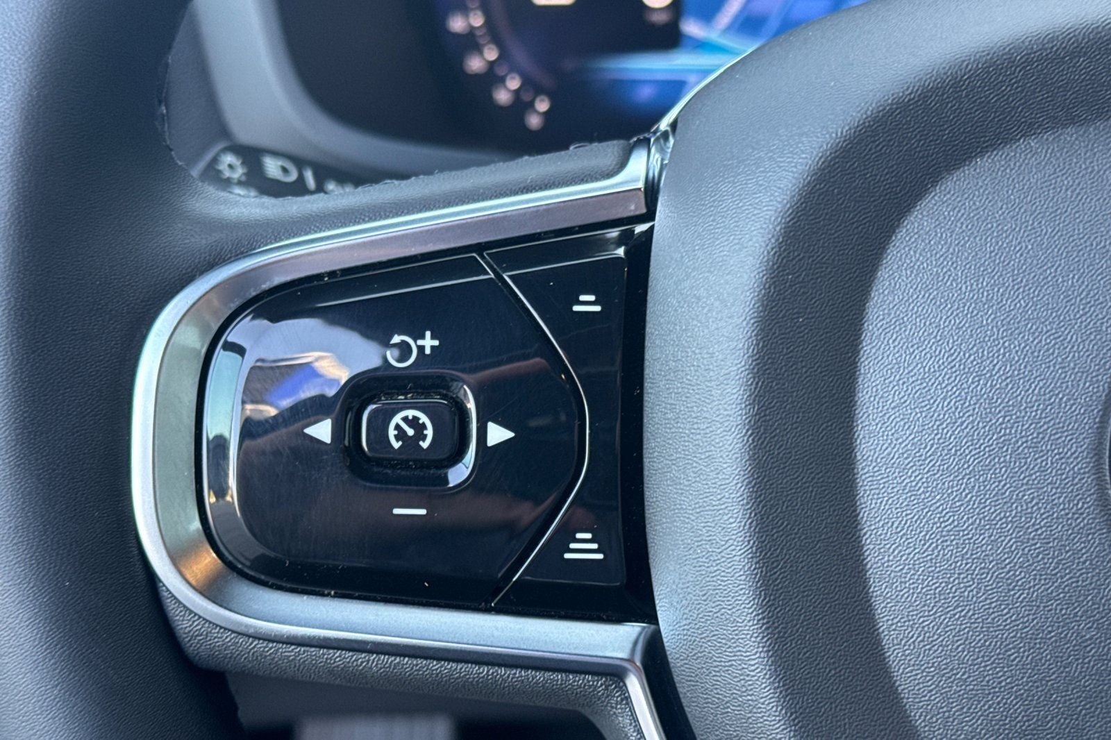 2024 Volvo S60 Recharge Plug-In Hybrid T8 Plus Black Edition