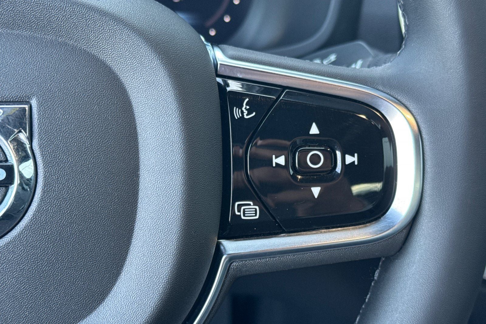 2024 Volvo S60 Recharge Plug-In Hybrid T8 Plus Black Edition