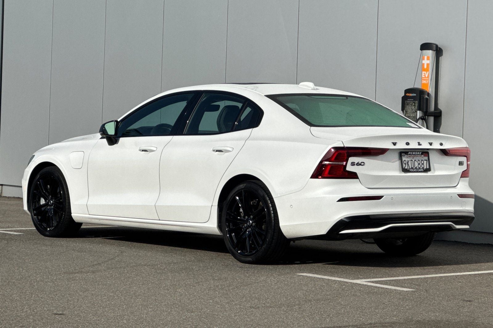 2024 Volvo S60 Recharge Plug-In Hybrid T8 Plus Black Edition