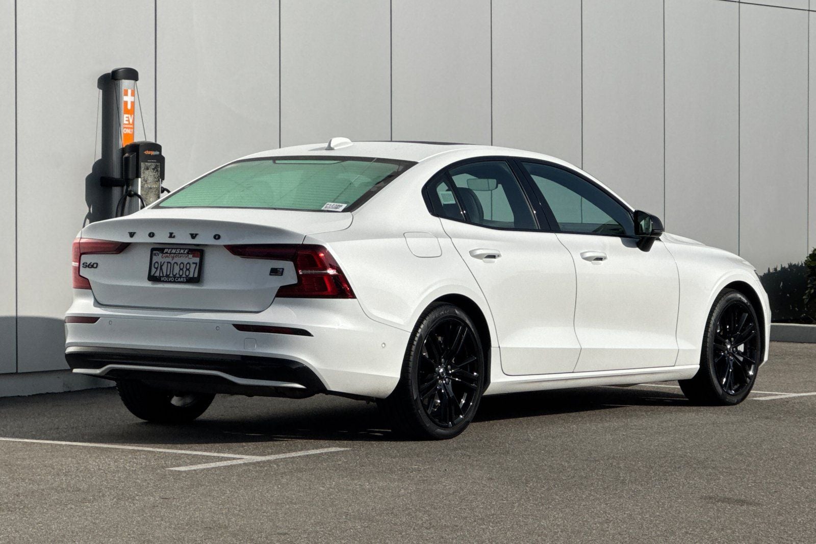 2024 Volvo S60 Recharge Plug-In Hybrid T8 Plus Black Edition