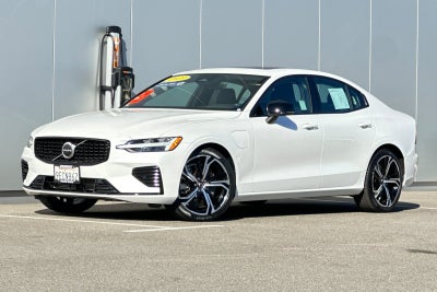 2023 Volvo S60 Recharge Plug-In Hybrid T8 Core Dark Theme