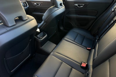 2023 Volvo S60 Recharge Plug-In Hybrid T8 Core Dark Theme