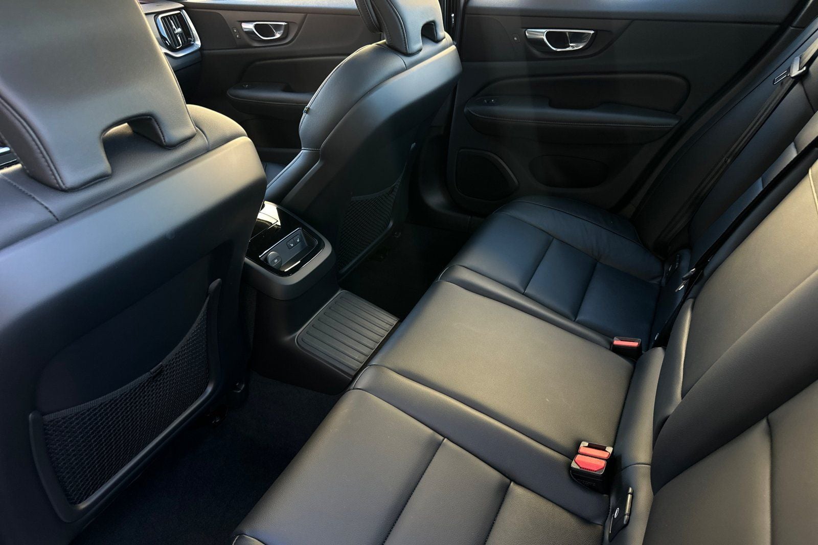 2023 Volvo S60 Recharge Plug-In Hybrid T8 Core Dark Theme