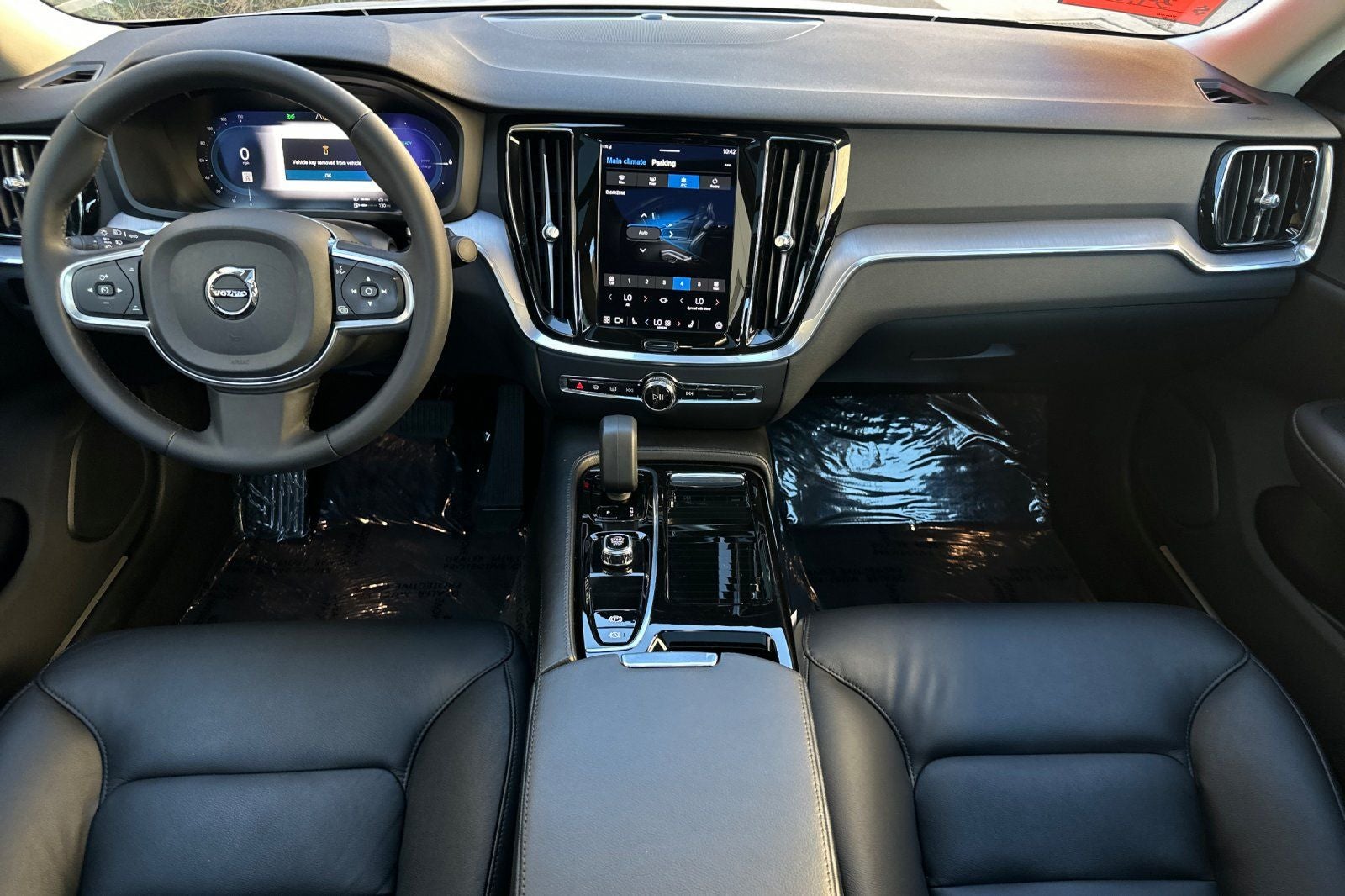 2023 Volvo S60 Recharge Plug-In Hybrid T8 Core Dark Theme