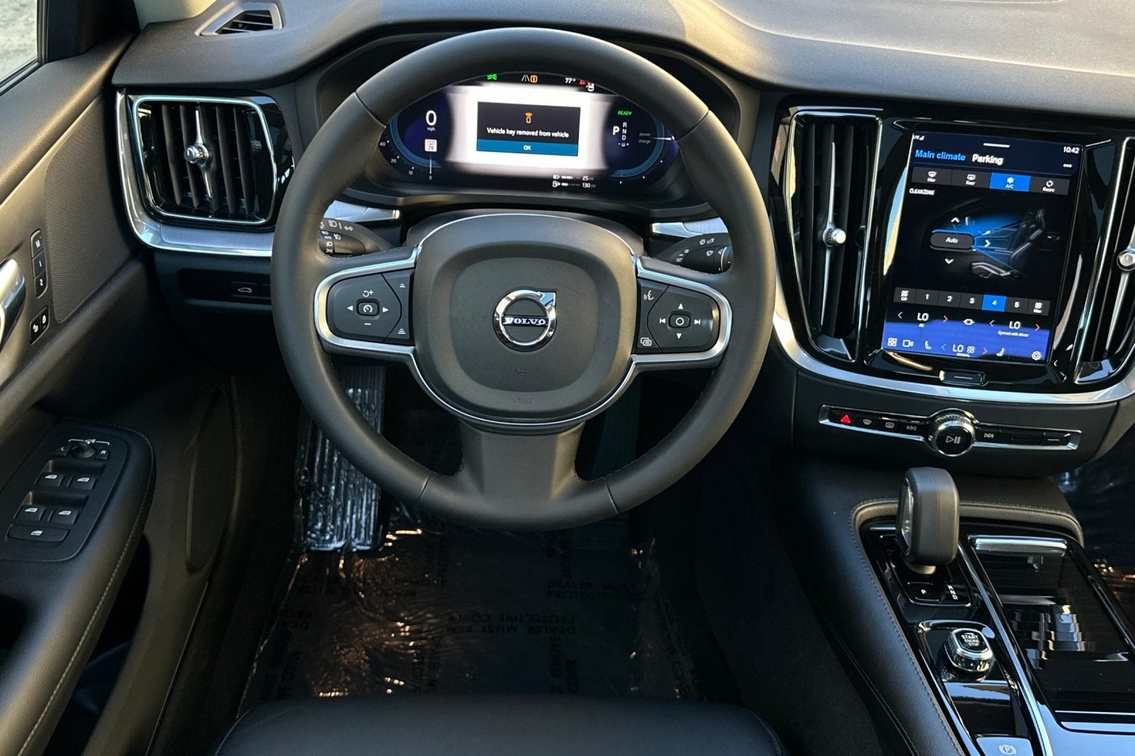 2023 Volvo S60 Recharge Plug-In Hybrid T8 Core Dark Theme