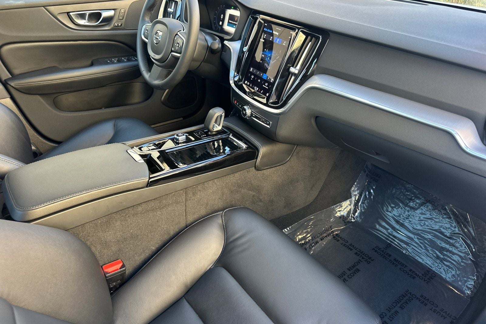 2023 Volvo S60 Recharge Plug-In Hybrid T8 Core Dark Theme