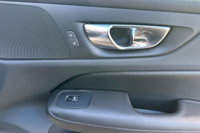 2023 Volvo S60 Recharge Plug-In Hybrid T8 Core Dark Theme