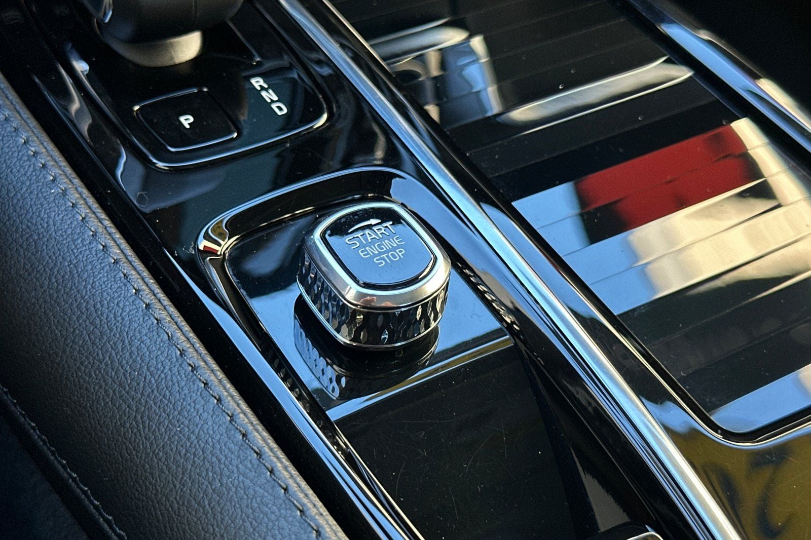 2023 Volvo S60 Recharge Plug-In Hybrid T8 Core Dark Theme